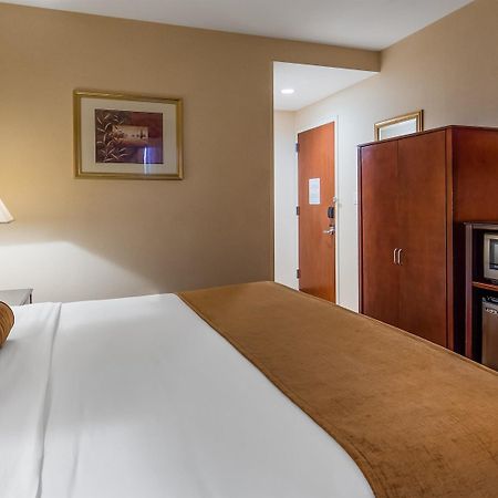 Best Western Plus Arena Hotel New York Exteriér fotografie